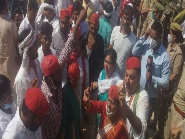 Hathras| Huge Ruckus Outside Victim's House, SP and RLD Leaders Lathi-Charged, Slogans Raised For DM's Suspension Hathras| Huge Ruckus Outside Victim's House, SP Leaders Lathi-Charged, Slogans Raised For DM's Suspension