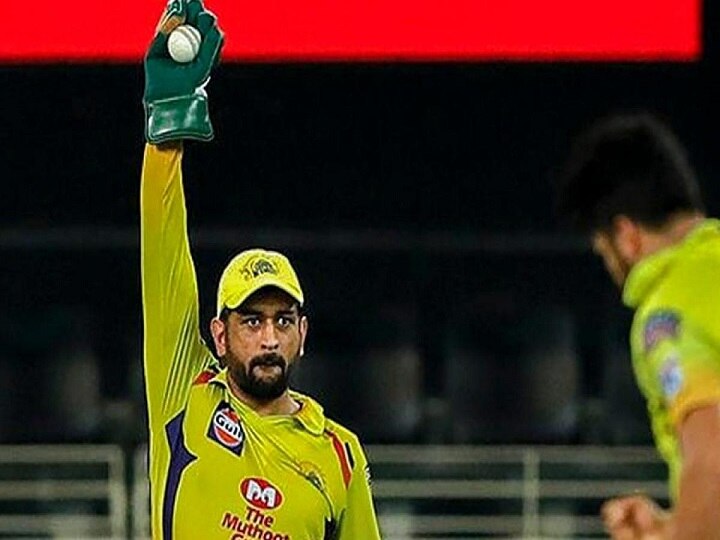 IPL 2020 CSK Skipper MS Dhoni Became The Second Wicket-Keeper After KKR Captain Dinesh Karthik To Complete 100 IPL Catches  CSK Skipper MS Dhoni Became The Second Wicket-Keeper After KKR Captain Dinesh Karthik To Complete 100 IPL Catches 
