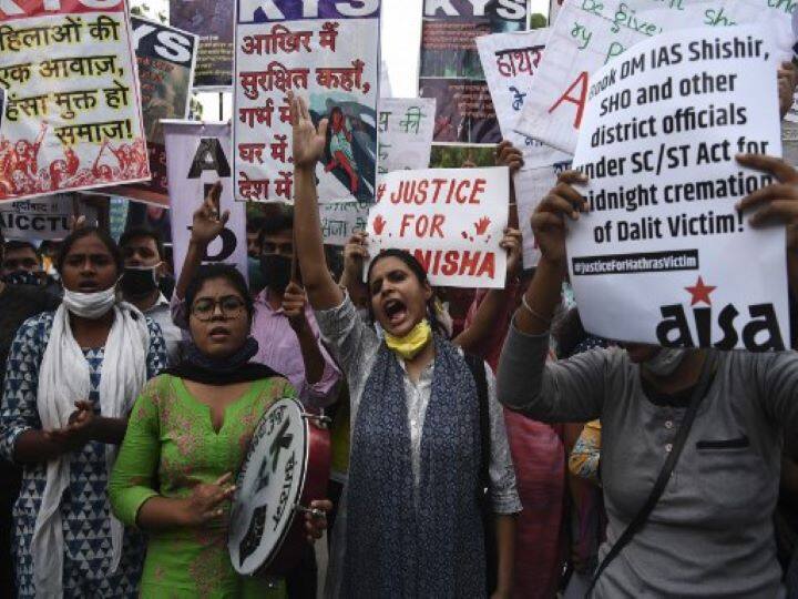 Jawaharlal Nehru University students along with other demonstrators burnt an effigy of Chief Minister of Uttar Pradesh Yogi Adityanath. UP CM has transferred the case to CBI. India's federal investigators will take over the probe into the alleged gang-rape and murder of a low-caste teenaged woman that has sparked nationwide outrage and days of protests.
Sajjad HUSSAIN / AFP