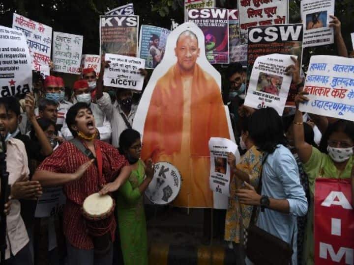 JNU students gathered inside the campus and marched around holding the effigy of Uttar Pradesh Chief Minister Yogi Adityanath, demanding justice for the Hathras rape victim who was allegedly cremated by the UP police at night without informing the family members. Sajjad HUSSAIN / AFP