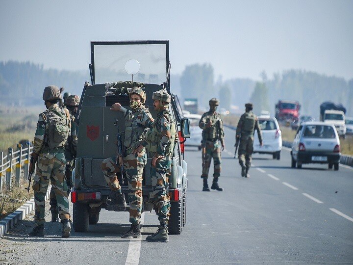 Kashmir: Indian Army Foils Pakistan's Attempt To Push Arms At LOC; Recovers Rifles, Ammunition 'War-Like Stores Smuggled Using Tube, Rope': Army Foils Pakistan's Attempt To Push Arms Into Kashmir; Rifles, Ammunition Recovered