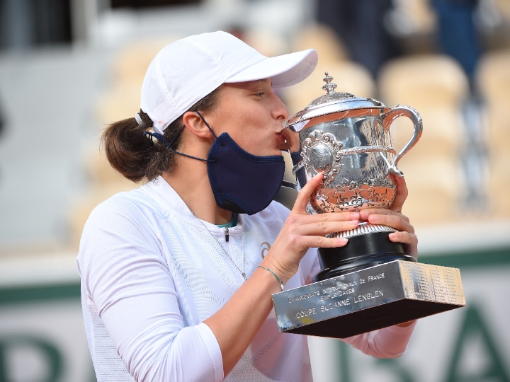 French Open 2020 Polish player Iga Swiatek Wins Grand Slam Singles Title Beats Sofia Kenin French Open 2020: 19-Year-Old Iga Swiatek Wins Her First Grand Slam Singles Title; Beats Sofia Kenin 6-4, 6-1