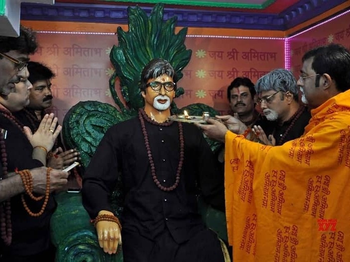 Amitabh Bachchan Temple In Kolkata Hosts Virtual Meet With Big B & His Extended Family On Actor's 78th Birthday! Amitabh Bachchan Temple In Kolkata Hosts Virtual Meet With Big B & His Extended Family On Actor's 78th Birthday!