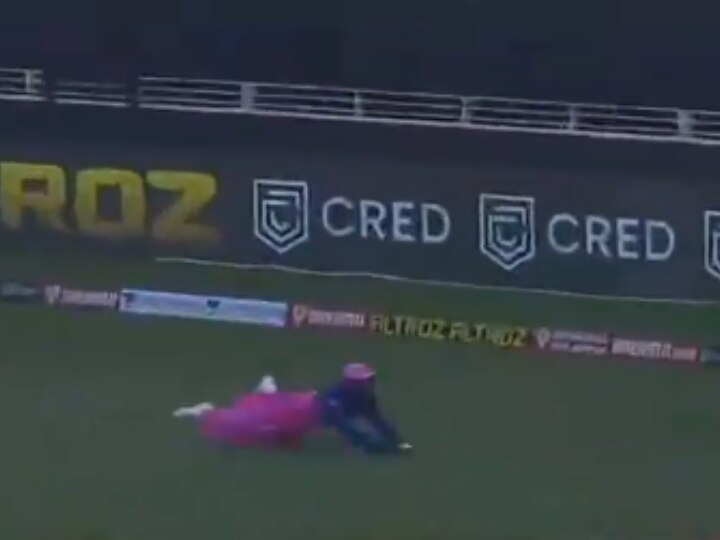 RR vs SRH, IPL 2020: Sanju Samson Takes A Spectacular Catch To Stun Jonny Bairstow RR vs SRH, IPL 2020: Sanju Samson Takes A Spectacular Catch To Stun Jonny Bairstow