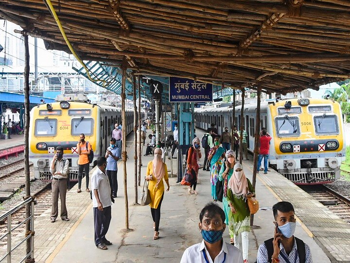 Find something positive about Mumbai local travel says bombay High Court मुंबई लोकल प्रवासाबाबत काहीतरी सकारात्मक तोडगा काढा : हायकोर्ट