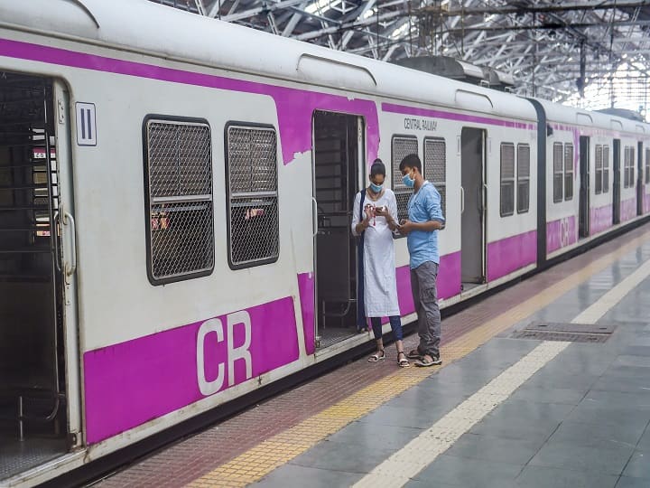 Mumbai: A train halts at Chatrapati Shivaji Maharaj Terminus as services were disrupted owing to power failure in many parts of Mumbai, Monday, Oct. 12, 2014.  (PTI Photo/Shashank Parade)(PTI12-10-2020_000038B)