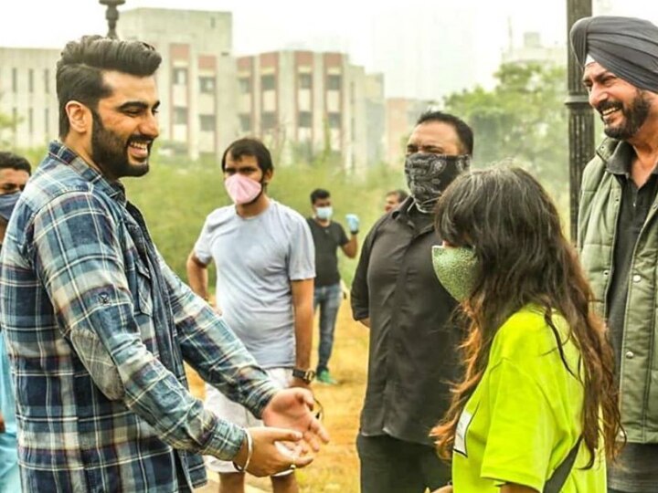 Arjun Kapoor Back To His Happy Place Resumes Shoot For His Next With Rakul Preet Singh After Testing Negative For COVID19 Arjun Kapoor Back To His ‘Happy Place’; Resumes Shoot For His Next With Rakul Preet Singh After Testing Negative For COVID-19