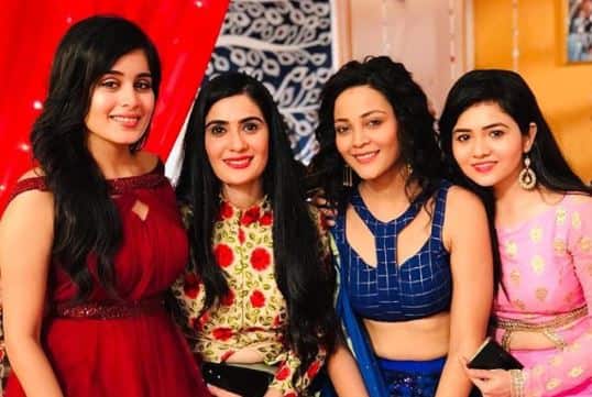 Rhea Sharma, Kaveri Priyam, Pooja Joshi, Soniya Kaur, and Trisha Chatterjee pose for a group selfie