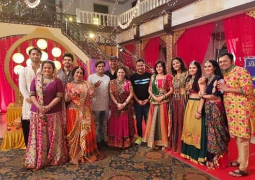 The entire cast and crew of Yeh Rishtey Hain Pyaar Ke celebrated their last day on the sets of the show