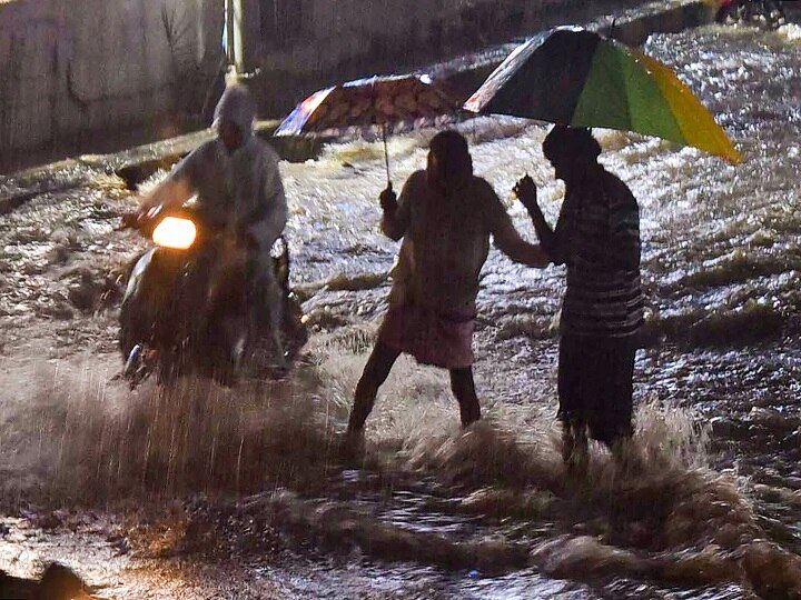 Hyderabad Rain Update: Heavy Showers Lead To Massive Flooding, 8 dead as wall collapses Heavy Rains Batter Hyderabad: Massive Water-Logging On Streets; 9 Dead As Wall Collapses