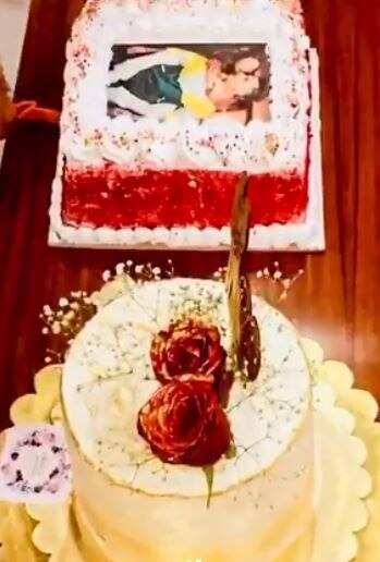 Couple's beautiful anniversary cake