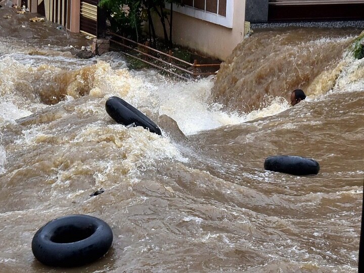 Telangana weather update Heavy Rain lashes parts of Telangana, GHMC and IMD Weather Alerts Heavy Rain in Hyderabad: హైదరాబాద్‌లో మళ్లీ భారీ వర్షం... చిగురుటాకులా వణికిన భాగ్యనగరం.. జీహెచ్ఎంసీ అలర్ట్!