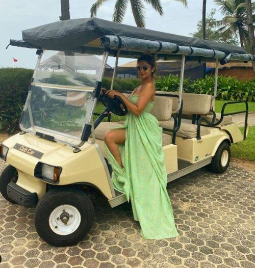 This stunning picture shows her in a stunning thigh-high slit dress.