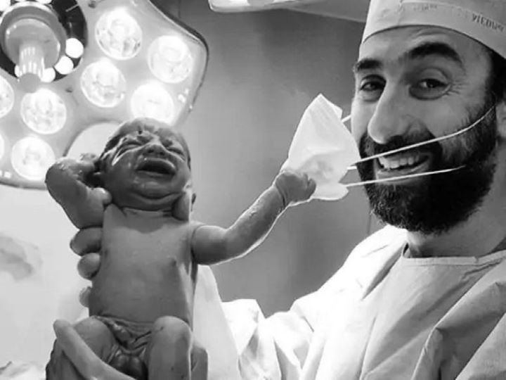 Pic Of Newborn Baby Removing Doctor's Mask Goes Viral, Is It A Sign For Covid Free World? Pic Of Newborn Baby Removing Doctor's Mask Goes Viral, Is It A Sign For Covid Free World?