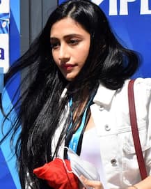 IPL 2020: Anushka Sharma Poses With Yuzvendra Chahal's Fiancée Dhanashree Verma After RCB's Match, Radiates Pregnancy Glow