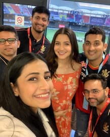 IPL 2020: Anushka Sharma Poses With Yuzvendra Chahal's Fiancée Dhanashree Verma After RCB's Match, Radiates Pregnancy Glow