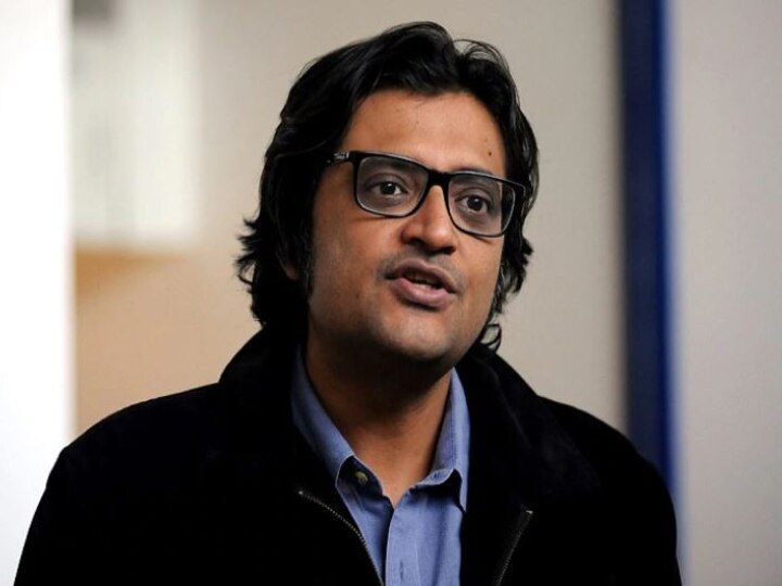 Mumbai Police enter Arnab Goswami's Residence to arrest in connection with death of interior designer Anvay Naik and his mother Kumud Naik in 2018 Republic TV Editor Arnab Goswami Arrested: Here Are Full Details Of The 2018 Abetment To Suicide Case