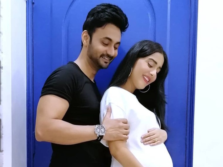 Vivah Actress Amrita Rao Surprises Fans With Her Baby Bump In New Post Reveals They Are In Their Ninth Month ‘Vivah’ Actress Amrita Rao Surprises Fans With Her Baby Bump In New Post; Reveals They’re In Their Ninth Month