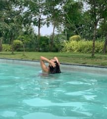 IN PICS: ‘Mere Dad Ki Dulhan’ Actress Shweta Tiwari Raises The Temperature With Stunning Bikini Clicks Chilling In Pool!
