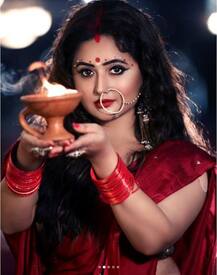 PHOTOS: Bigg Boss 13’s Rashami Desai Looks Breathtakingly Gorgeous As She Turns Into 'Bengali Girl' To Celebrate Durga Puja!