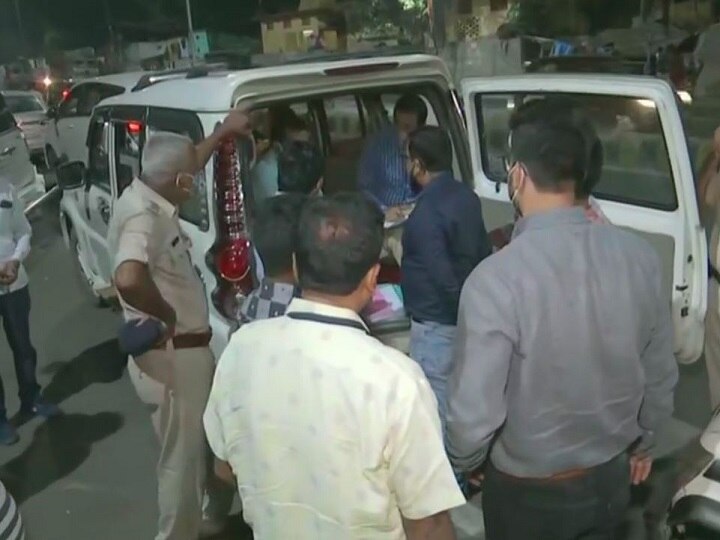 Bihar Elections 2020: IT Raid At Congress Patna Office Ahead Of Bihar Polls, 8.5 Lakh Recovered IT Raids At Congress Patna Office Days Ahead Of Bihar Polls, Rs 8.5 Lakh Recovered From Vehicle Outside Parked Compound