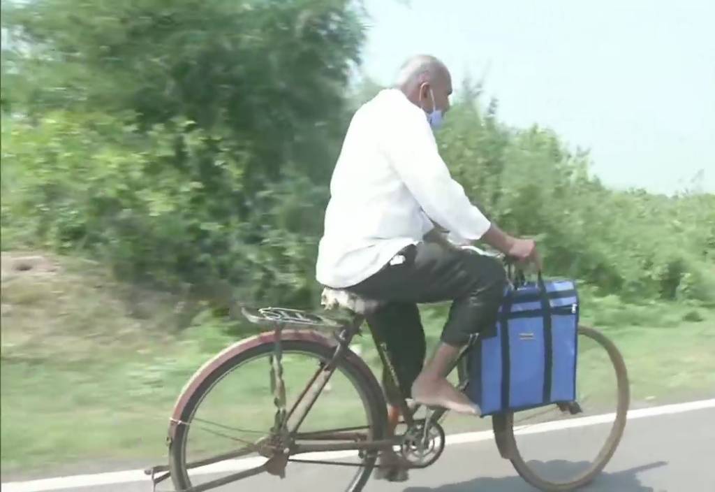 Salute! 87-Yr-Old Doctor Cycles Barefoot Amid Pandemic To Treat Villagers In Maharashtra's Chandrapur