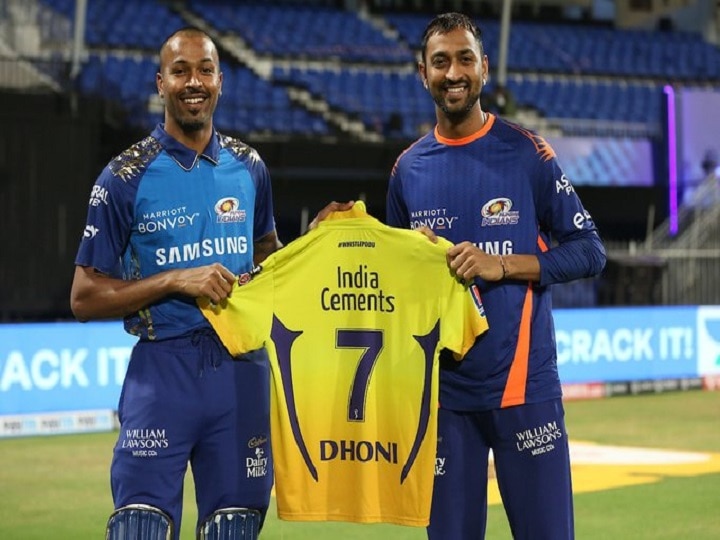 IPL 2020 CSK Skipper MS Dhoni Hands Over His Jersey To Hardik And Krunal Pandya Dhoni Hands Over 'No.7' Jersey To Pandya Brothers To Win Million Hearts Even As CSK Suffer Massive Loss To MI