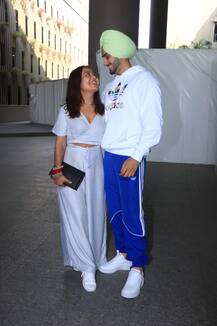 PICS: Newly Married Neha Kakkar & Hubby Rohanpreet Singh Return To Mumbai; Couple Poses Together For Paps At Airport