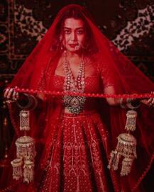 IN PICS | Neha Kakkar's All Red Wedding Lehenga Reminds Us Of Priyanka Chopra's D-day; You Agree?