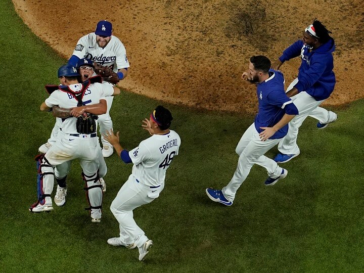 LA Dodgers Beat Tampa Bay Rays To Win 2020 World Series Title End 32-Year Title Drought LA Dodgers End 32-Year Long Title Drought!!! Beat Tampa Bay Rays 3-1 To Win 2020 World Series Title