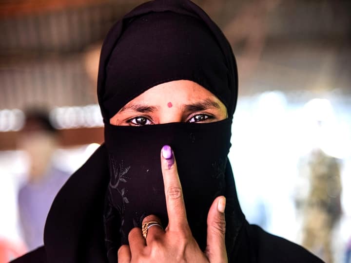 Patna: A voter shows her finger marked with indelible ink at a polling station after casting her vote for the first phase Bihar Assembly Elections, at Naubatpur in Patna, Wednesday, Oct. 28, 2020. (PTI Photo)