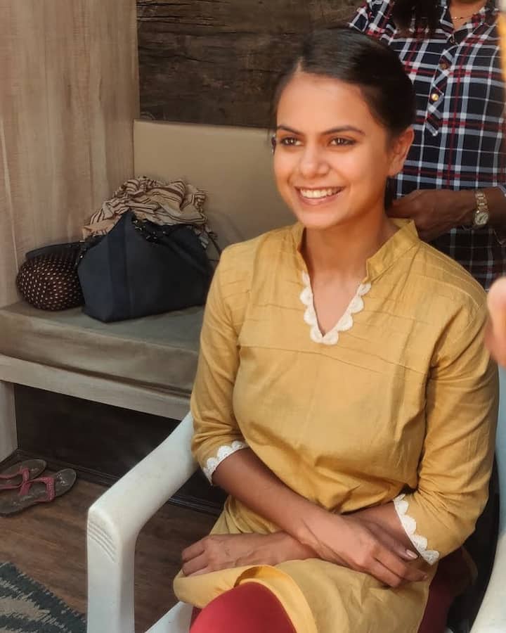 Prashansa's character Radhiya faced exploitation in the Tripathi household. In the end, she managed to strike when the iron was red hot. She handed the weapon to Beena (Rasika Dugal) to kill  Satyanand Tripathi. 