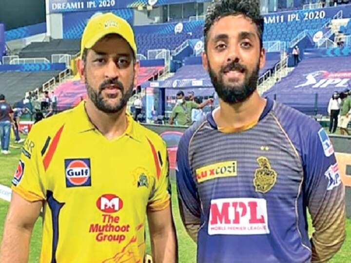 MS Dhoni Conversation With Varun Chakravarthy After CSK vs KKR, IPL 2020 Goes Viral on Social Media WATCH | Dhoni's Aura Seems Endless As KKR Spinner Varun Chakravarthy Takes Invaluable Tips From 'Captain Cool'