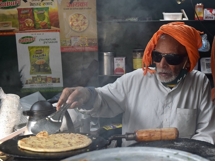 Baba Ka Dhaba Owner Kanta Prasad Opens New Restaurant In Delhi Malviya Nagar 'Baba Ka Dhaba' Starts Afresh! 80-Year-Old Owner Opens New Restaurant In Delhi; Know Location, Services & More