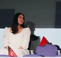 IN PICS: Mom-To-Be Anushka Sharma Flaunts BABY BUMP As She Cheers For Hubby Virat Kohli’s RCB, You Just Can’t Miss Her Pregnancy Glow!