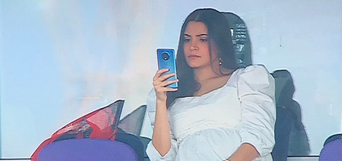 How cute is she looking here!