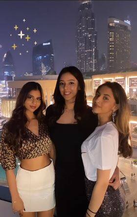 Suhana totally nailed her glam look at her dad's birthday bash