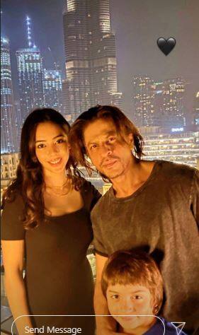 Lil AbRam looked too cute posing wit his dad Shah Rukh Khan and sister Suhana's friend