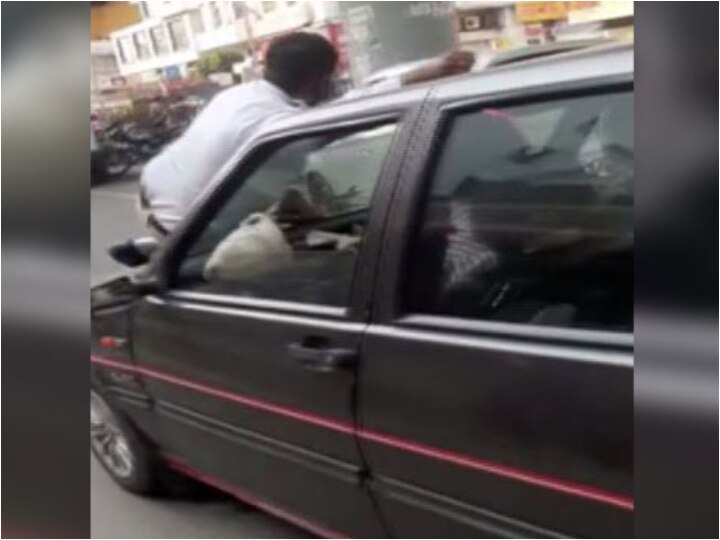 Viral Video Man drags Pune Traffic Policeman On The Bonnet Of His Car To Evade Fine For Not Wearing A Mask WATCH: Driver In An Attempt To Evade Fine For Not Wearing A Mask Drags Pune Traffic Policeman On The Bonnet Of His Car