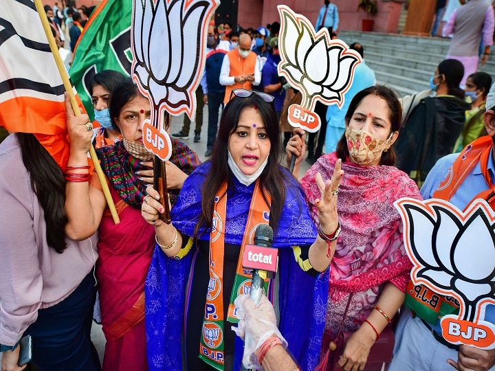 Bihar Elections Results 2020: JDU-BJP Leading In 126 Seats, MGB In 107 As RJD Confident Of Late Night Miracle Bihar Elections Results 2020: JDU-BJP Leading In 126 Seats, MGB In 107 As RJD Confident Of Late Night Miracle