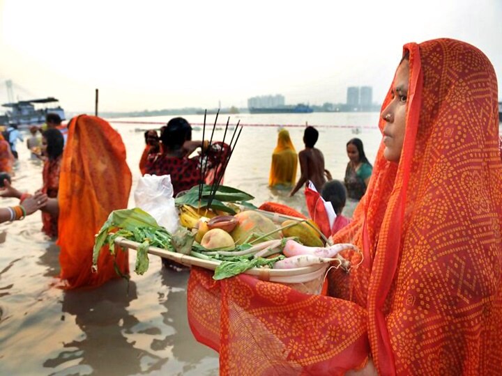 Chhath Puja 2020 Delhi Government issues order to ensure celebration to not be allowed at public places river banks temples in Delhi Chhath Puja 2020: No Public Gatherings Allowed In Delhi As Covid-19 Cases Continue To Rise; Know All About It