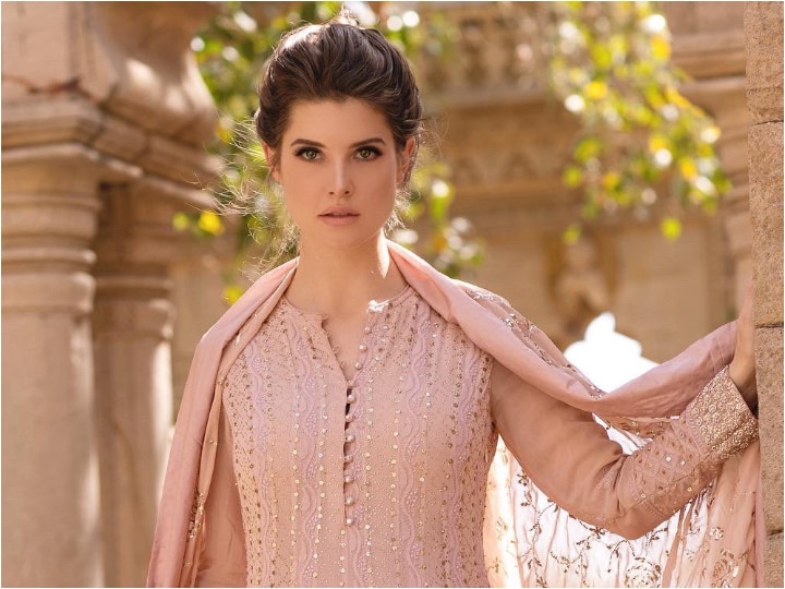 Diwali 2020: Who is Amanda Cerny, Jacqueline Fernandez look alike, Youtuber Cerny Diwali 2020: Who is Amanda Cerny & Why Has She Suddenly Become Talk Of The Town In India