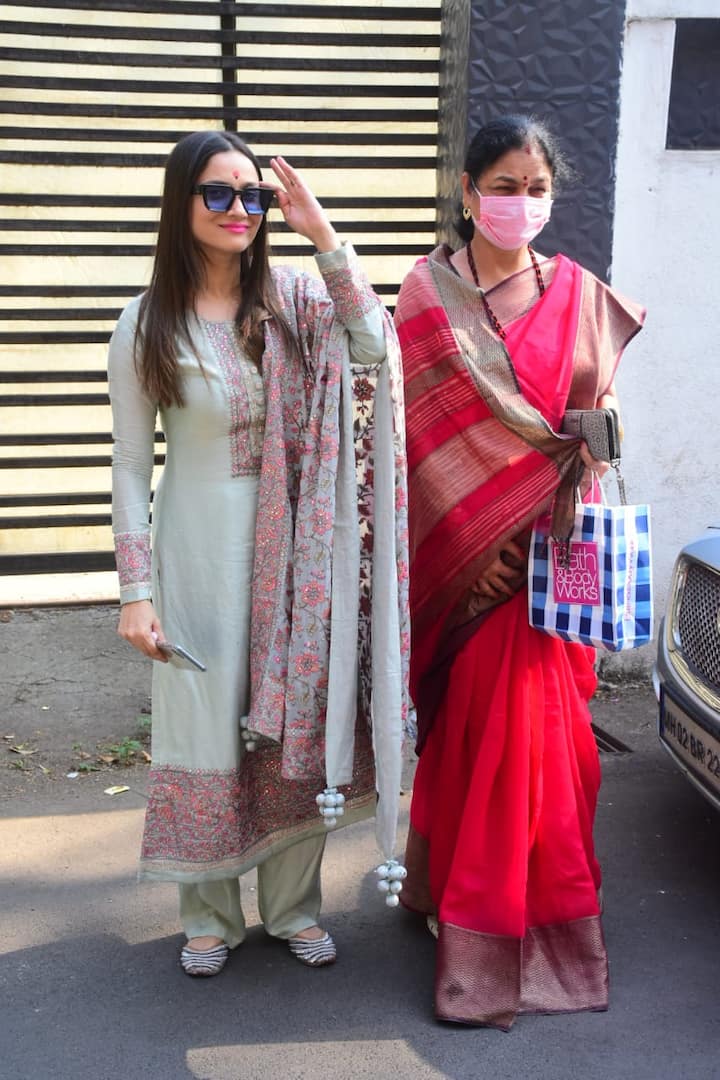 Ankita Lokhande looked beautiful as ever in a traditional outfit. She posed happily for the paparazzi along with her brother. 