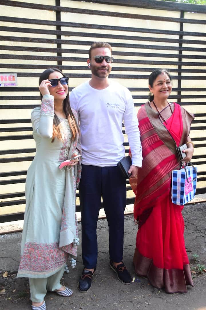 Popular actress Ankita Lokhande was spotted with her boyfriend Vicky Jain and mother in Mumbai on Saturday (November 14).