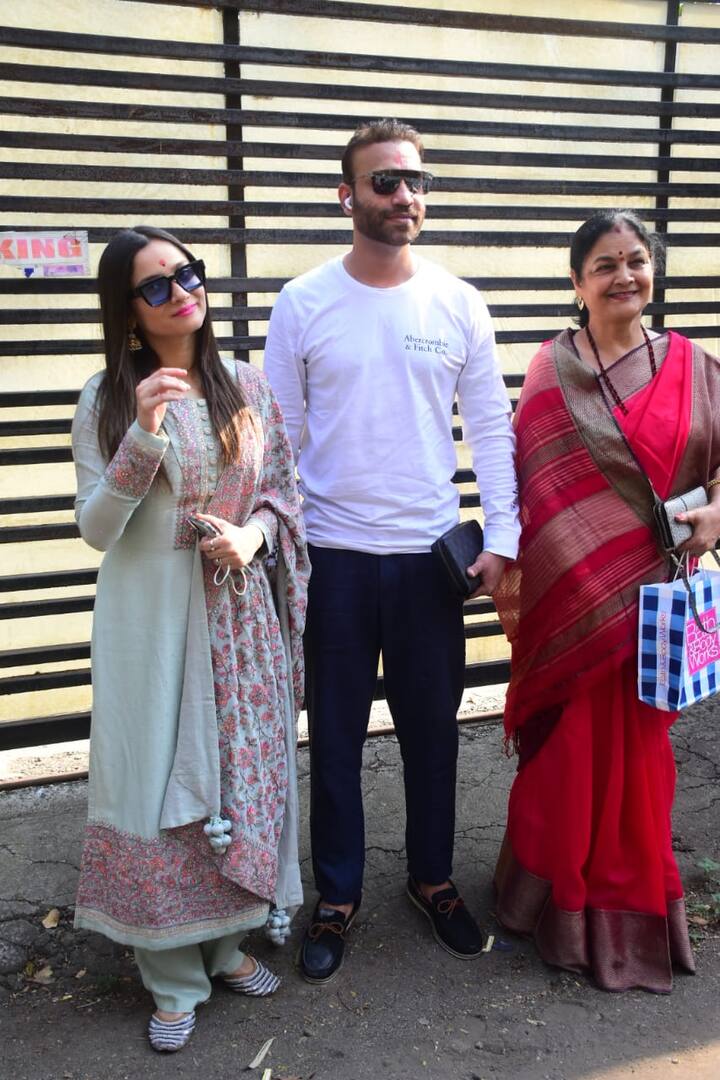 Ankita's beau Vicky Jain, who is a businessman, was spotted in casual wear. 