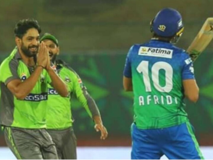 PSL 2020: Haris Rauf Greets Shahid Afridi With Folded Hands After Getting Him Out For A Duck In PSL Eliminator PSL 2020: Haris Rauf Apologises To Shahid Afridi With Folded Hands After Dismissing Him For First-Ball Duck