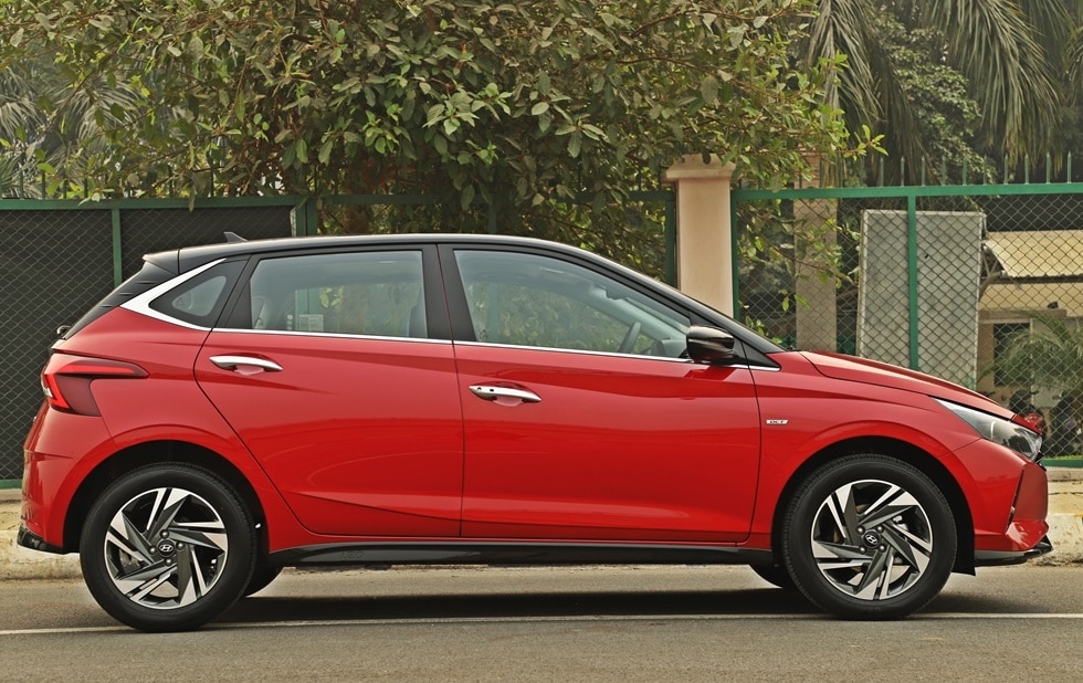 Exclusive| New Hyundai i20 Vs Toyota Glanza