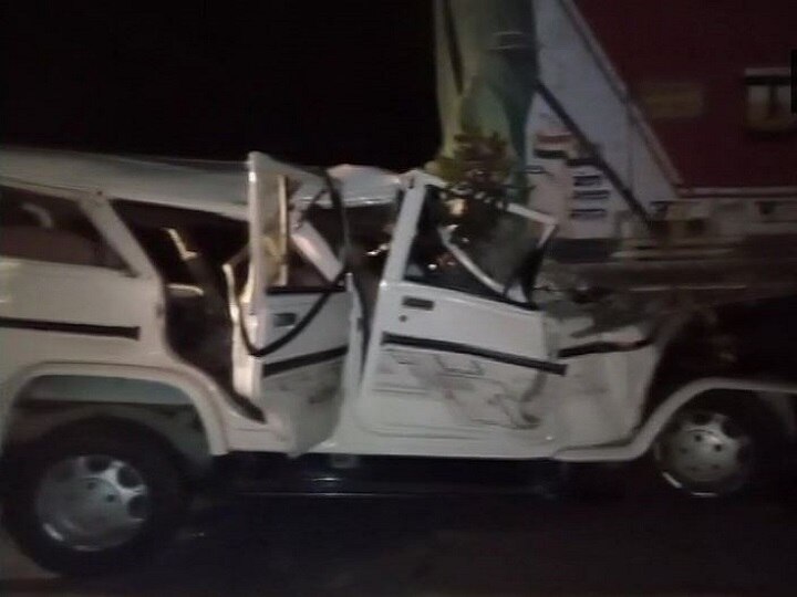 Uttar Pradesh: SUV Collides With Truck On The Prayagraj-Lucknow Highway; 6 Children Among 14 Killed Uttar Pradesh: SUV Collides With Truck On Prayagraj-Lucknow Highway; 6 Children Among 14 Killed