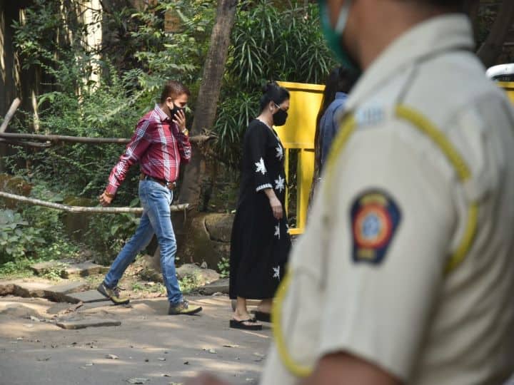 6. Meanwhile, the agency is also interrogating the staff members of the couple as they are presented before the court after their arrest. (Image courtesy – Manav Manglani)