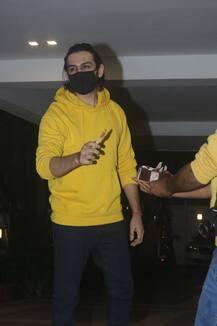 PICS: Kartik Aaryan Celebrates His Birthday With Paparazzi, Looks Cool In Yellow Hoodie As He Cuts Cake